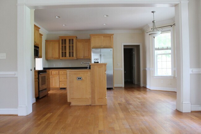 Building Photo - 113 Red Field Pl
