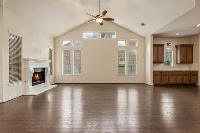 Building Photo - 23034 Creek Park Dr