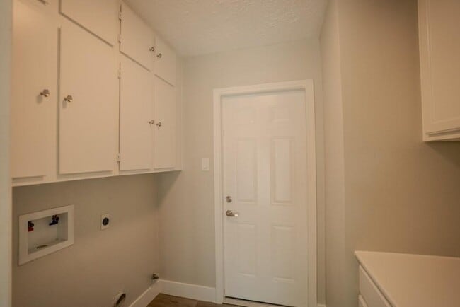 Building Photo - 3411 Hollandale Dr