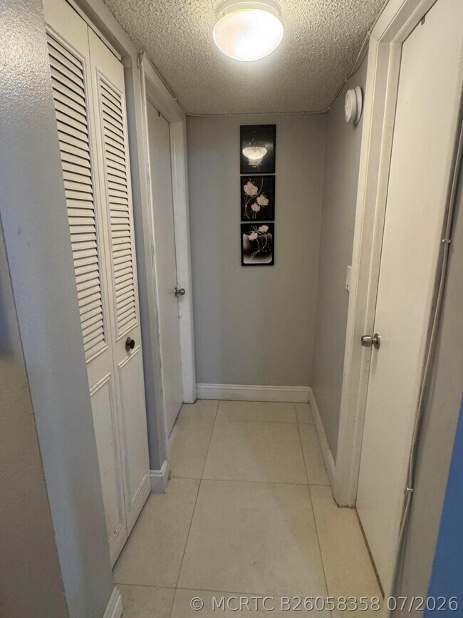 Building Photo - 6575 W Oakland Park Blvd
