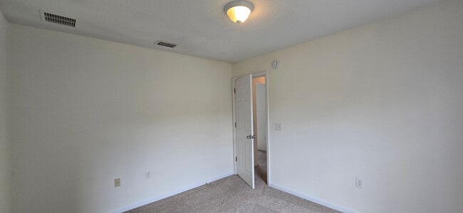 Building Photo - Single Family Home in Grandview
