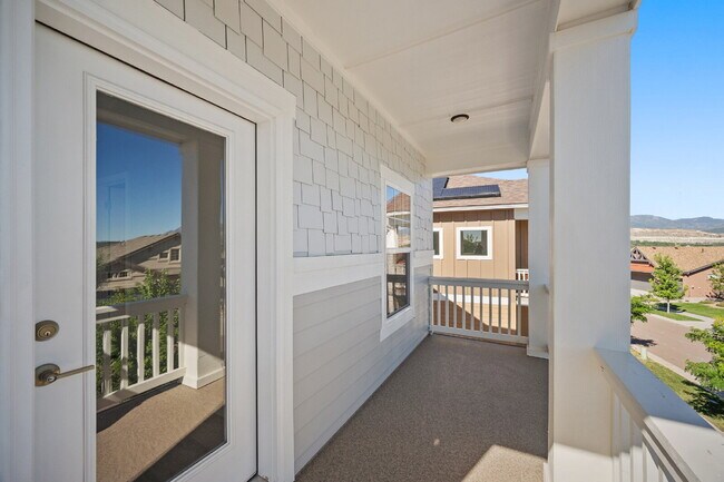 Building Photo - Modern 4 Bedroom, 2 Bathroom Westside Home with Balcony Views of Garden of the Gods!