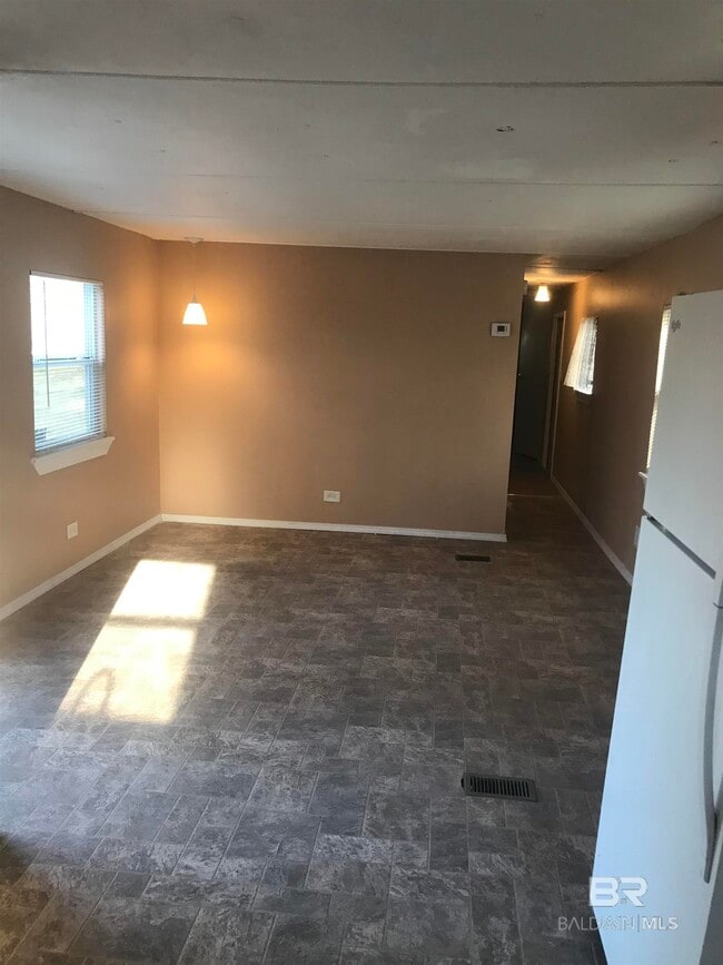 Building Photo - 20370 US-90