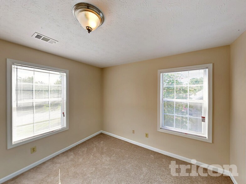 Building Photo - 3270 Summit Pl Dr