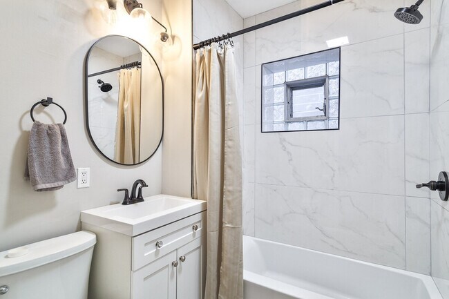 Building Photo - 3547 N Albany Ave