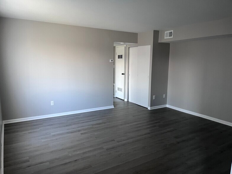 Brookside Oval 4060 Park Fulton Oval Cleveland OH 44144 Apartment