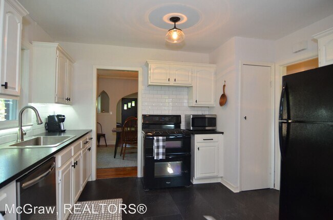 Building Photo - 4 br, 2 bath House - 1132 S. Braden Ave.