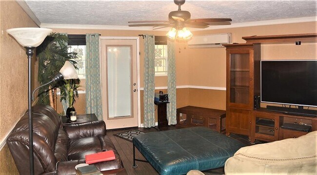 Building Photo - 12542 Wrenthorpe Dr