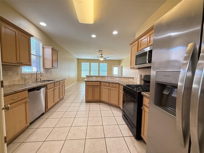 Building Photo - 211 Riata