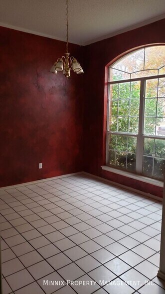 Building Photo - 6115 8th Dr