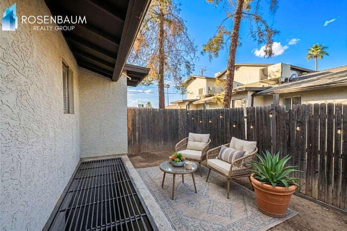 Building Photo - 719 W 1st Ave