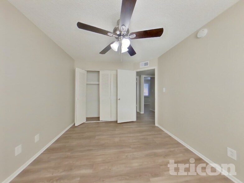 Building Photo - 13601 N 41st St