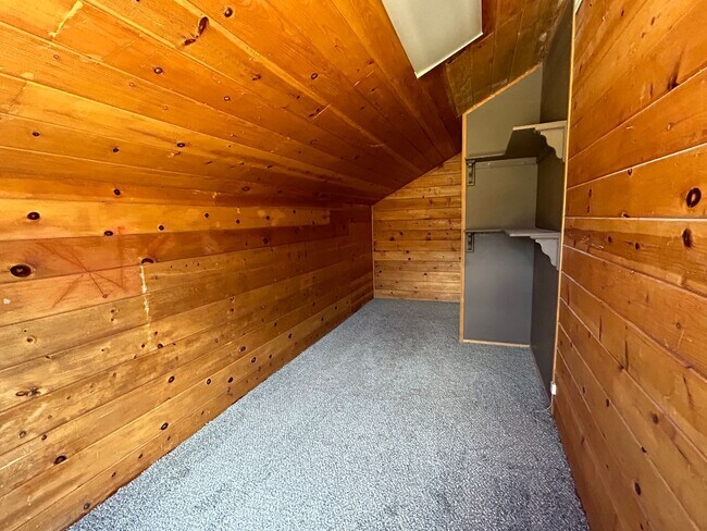 Building Photo - RENNOVATED 4 BED HOME