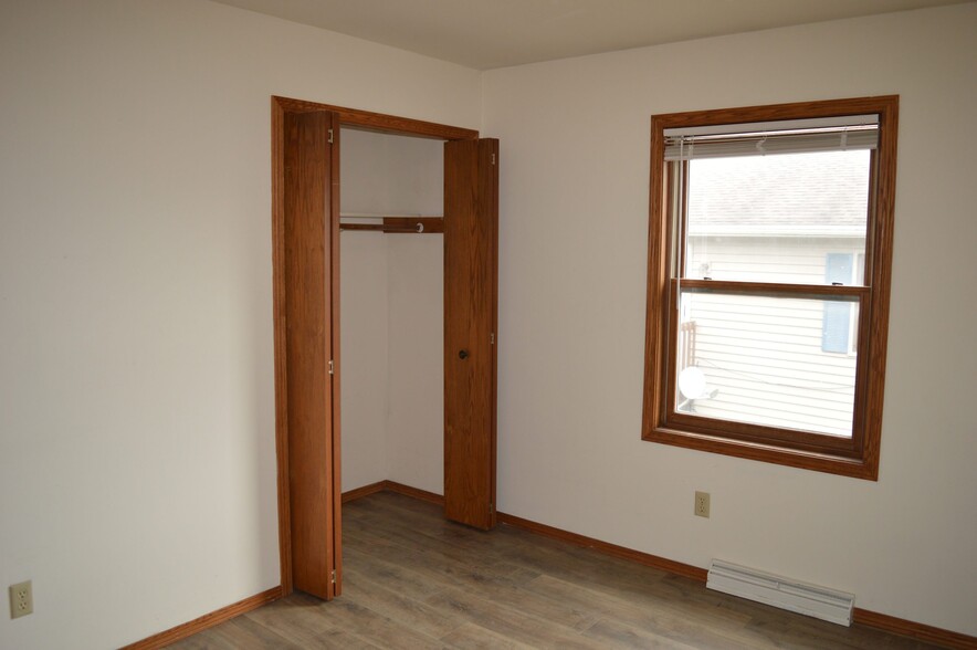 Building Photo - 2289 S Thompson Dr