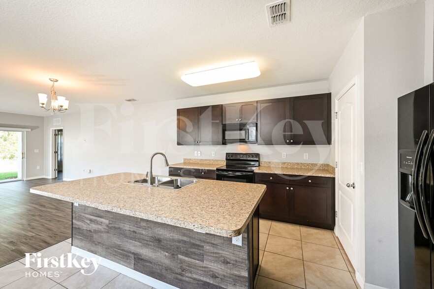 Building Photo - 2821 Taton Trace