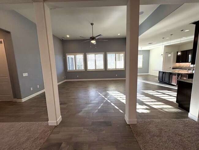 Building Photo - Dove Mountain 4 bedroom with Den 3,277 sq ...