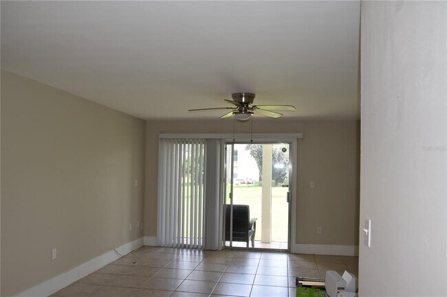 Building Photo - 528 Orange Dr