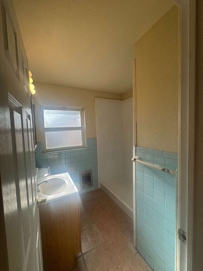 Building Photo - Cozy 3 Bedroom Home in Quiet Community | Hardwood Floors | Large Yard