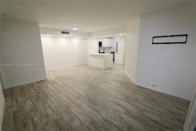 Building Photo - 10755 SW 108th Ave