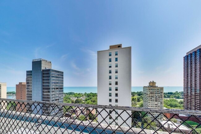 Building Photo - 360 W Wellington Ave