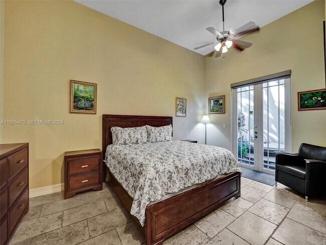 Building Photo - 2356 Wilton Dr