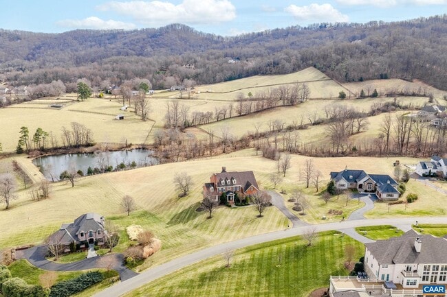 Building Photo - 585 Ragged Mountain Dr