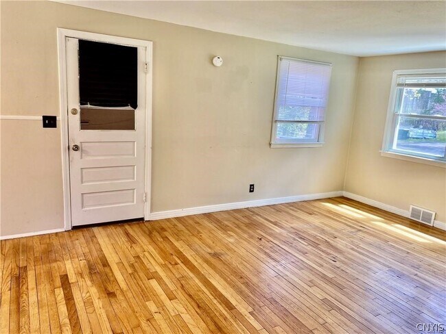 Building Photo - 220 Roxann Ave