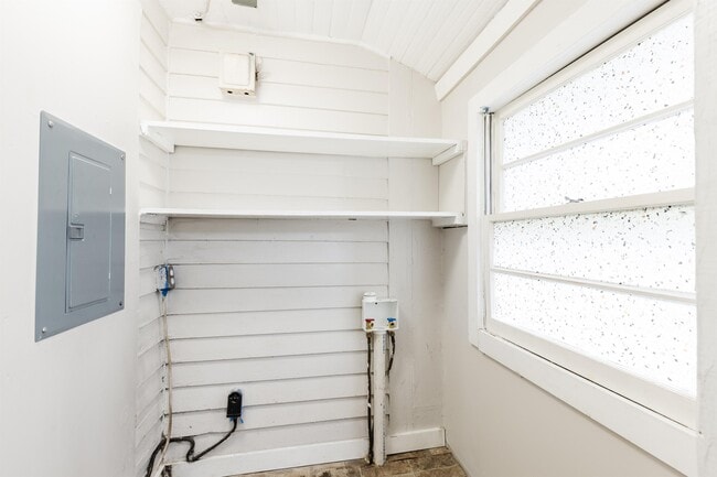 Building Photo - 22 E 7th St