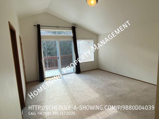 Building Photo - 3 bdrm Townhouse Avail NOW!