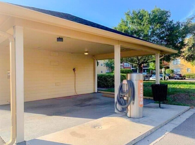 Building Photo - Charming 1BD/1BTH Ground Level Condo in St...