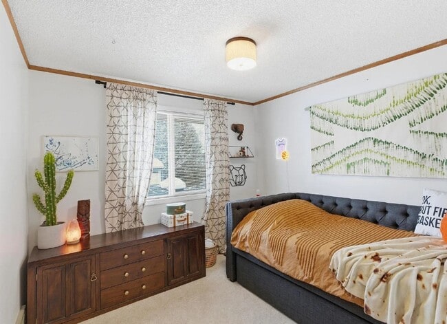 Building Photo - Beautiful 3 Bed 3 Bath located on Military Hill!