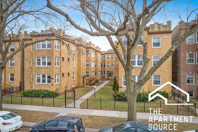 Building Photo - 5051 N Damen Ave