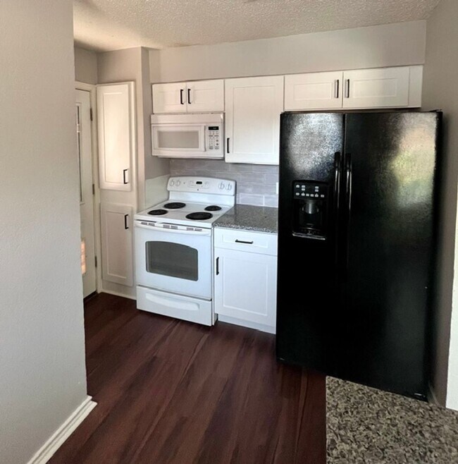 Building Photo - Cute 1 story duplex in Euless in CGISD