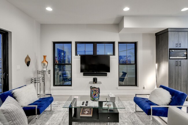 Building Photo - 1013 Park Ave