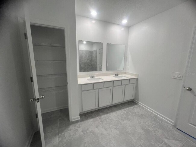 Building Photo - 4964 Worchester Dr