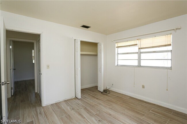 Building Photo - 1095 San Remo Ave
