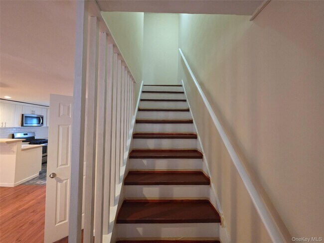 Building Photo - 42 Hasbrouck St