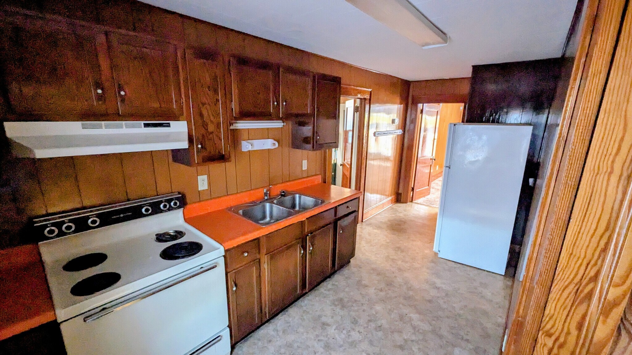 Kitchen - 1034 W Summer St