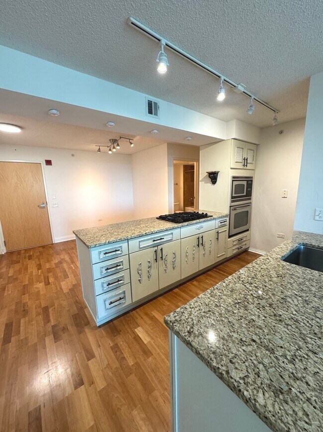Building Photo - 9725 Woods Dr