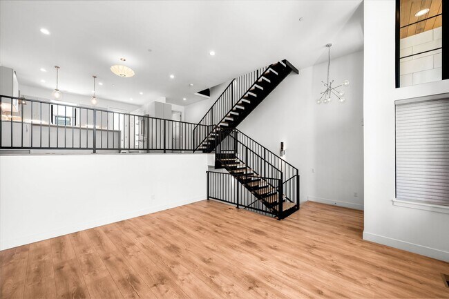 Building Photo - LUX 3BD, 5BA Modern Townhome at 9th & CO Near Congress Park