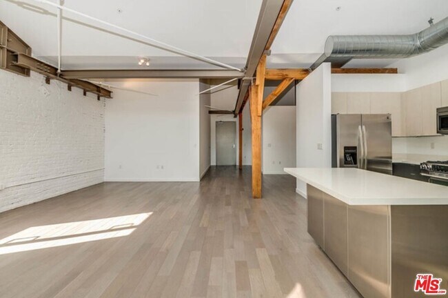 Building Photo - 527 Molino St