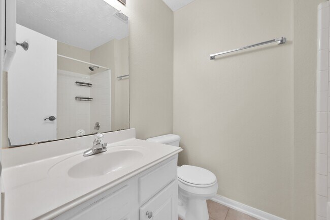 Building Photo - 8051 Bay Branch Dr