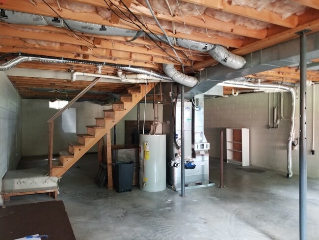 Building Photo - 740 Big Tree Dr