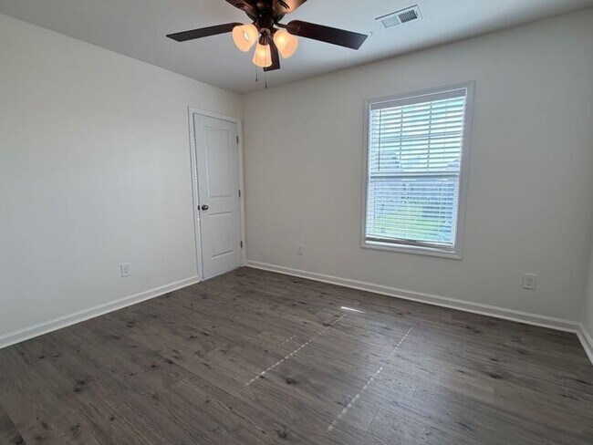 Building Photo - 1097 Sapphire Dr