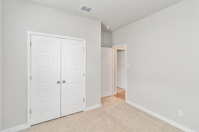 Building Photo - 820 Staglin St