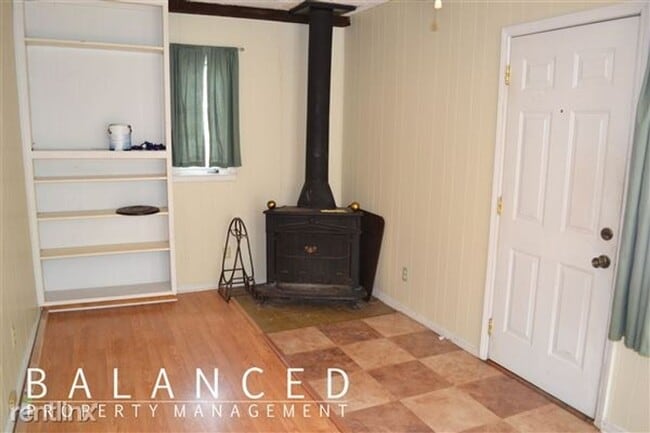 Building Photo - Don't miss out on this beautiful home!