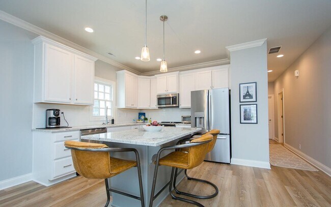 Building Photo - Norton Commons Fully Furnished Condo for Rent!