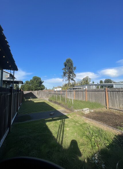 Building Photo - 1112 Yew St