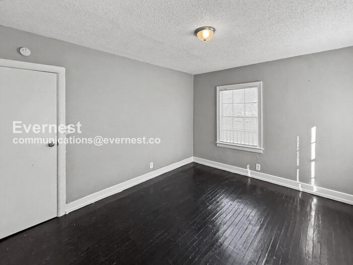 Building Photo - 1701 4th Ave W