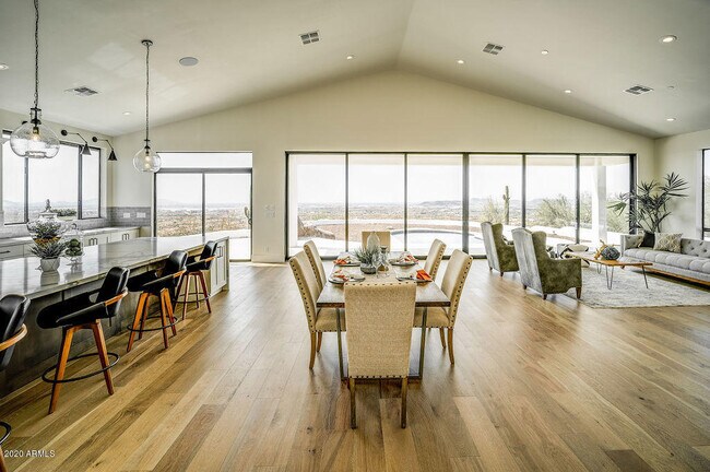 Building Photo - 301 E Jomax Rd